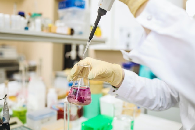 Jak uniknąć kar w postępowaniu z chemikaliami?